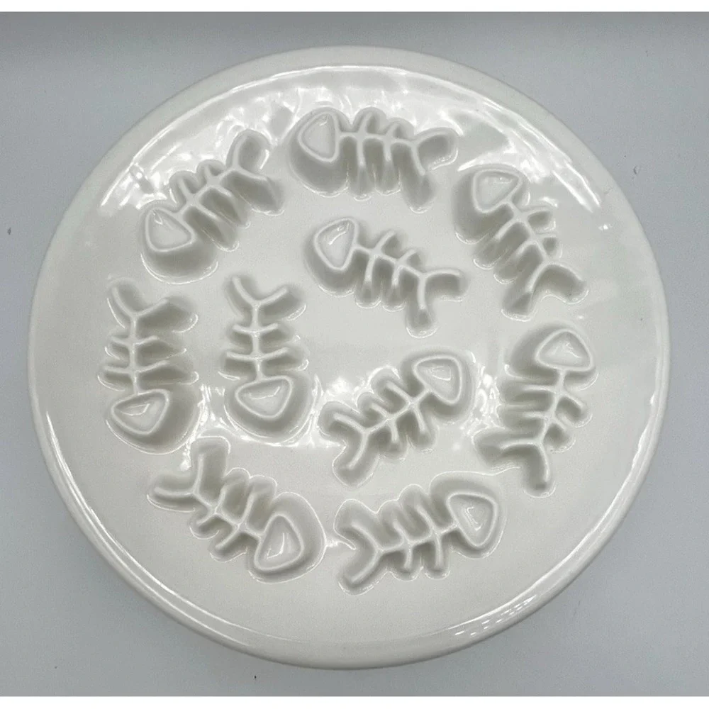 Slow Feeder Puzzle White Ceramic w/ Wood Stand Cat Dog Fish Design 8.25